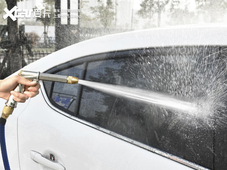 MK电竞_沪指午盘跌破3300点:行情剧烈波动 上车还是下车?(图2) MK电竞